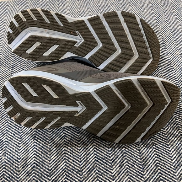 Brooks Levitate 3 Limited Edition Size 8 women - Picture 5 of 6